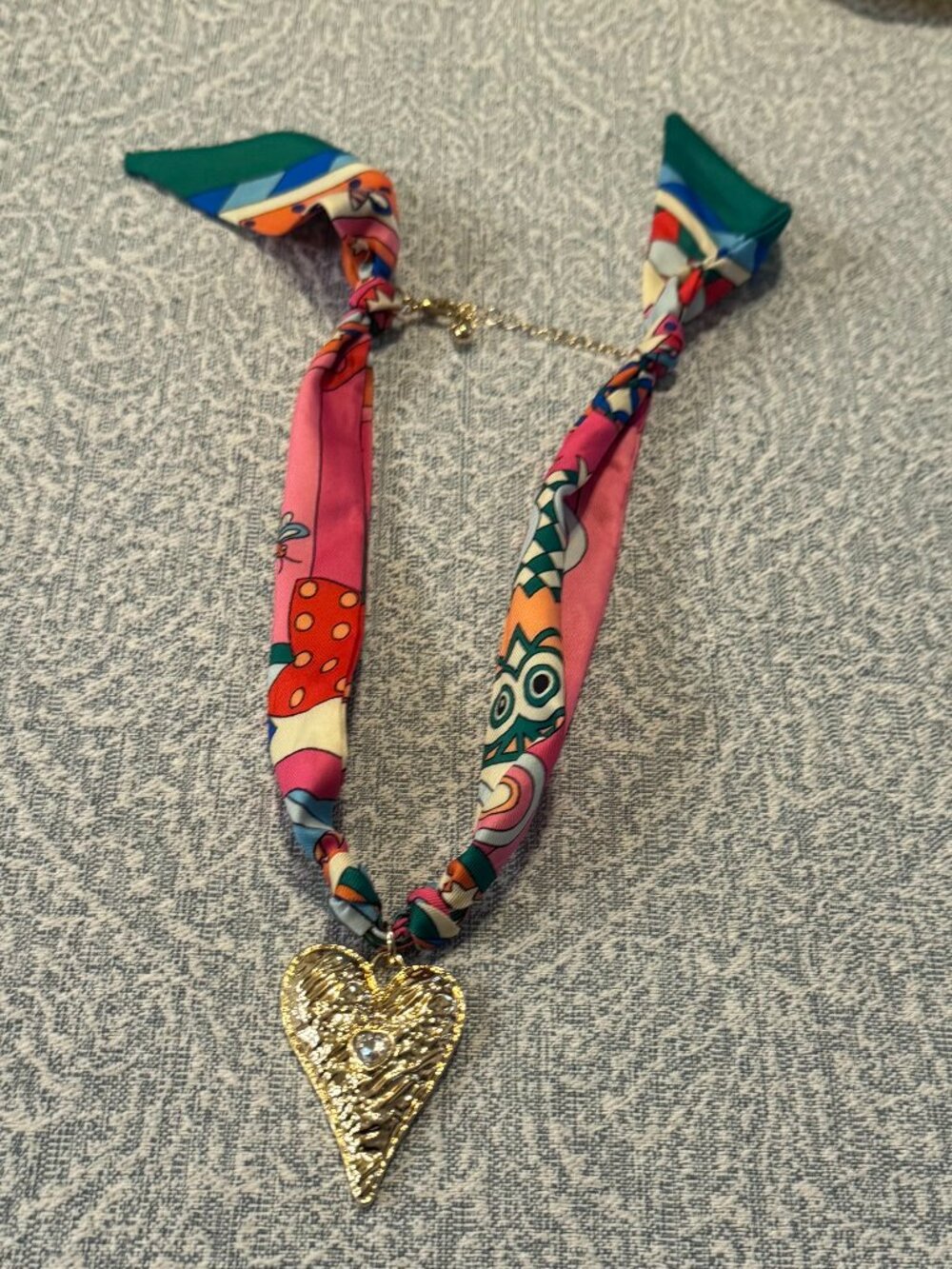 Vibrant Retro Ribbon Scarf Necklace with Gold Heart Pendant